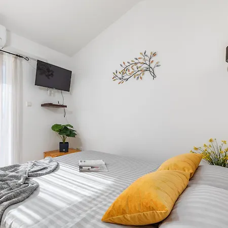 Suzana 2220 Medulin