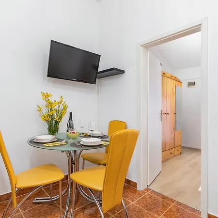 Suzana 2220 Apartment